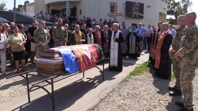 Львівщина провела в останню путь Героя України (ФОТО)