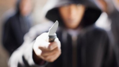 У Львові грабіжник з ножем серед білого дня скоїв напад на жінку