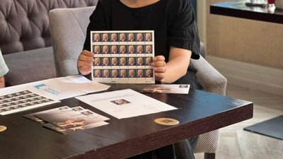 Донька Фаріон почала продавати марки