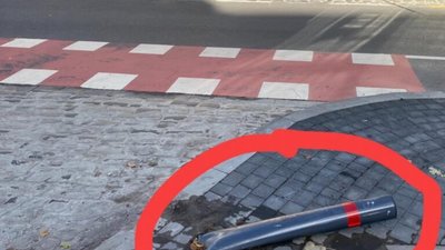 У Львові пошкодили улюблений стовпчик Садового (ФОТО)