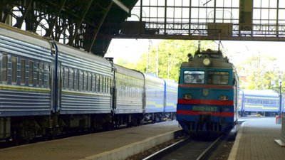 «Укрзалізниця» призначила до Львова два додаткових поїзди до Дня Конституції