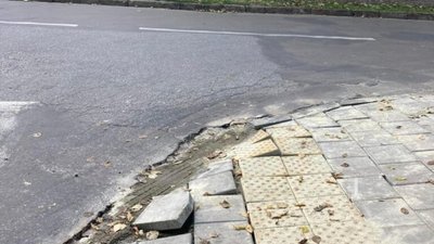 У Львові розвалюються тактильні пішохідні переходи (ФОТО)