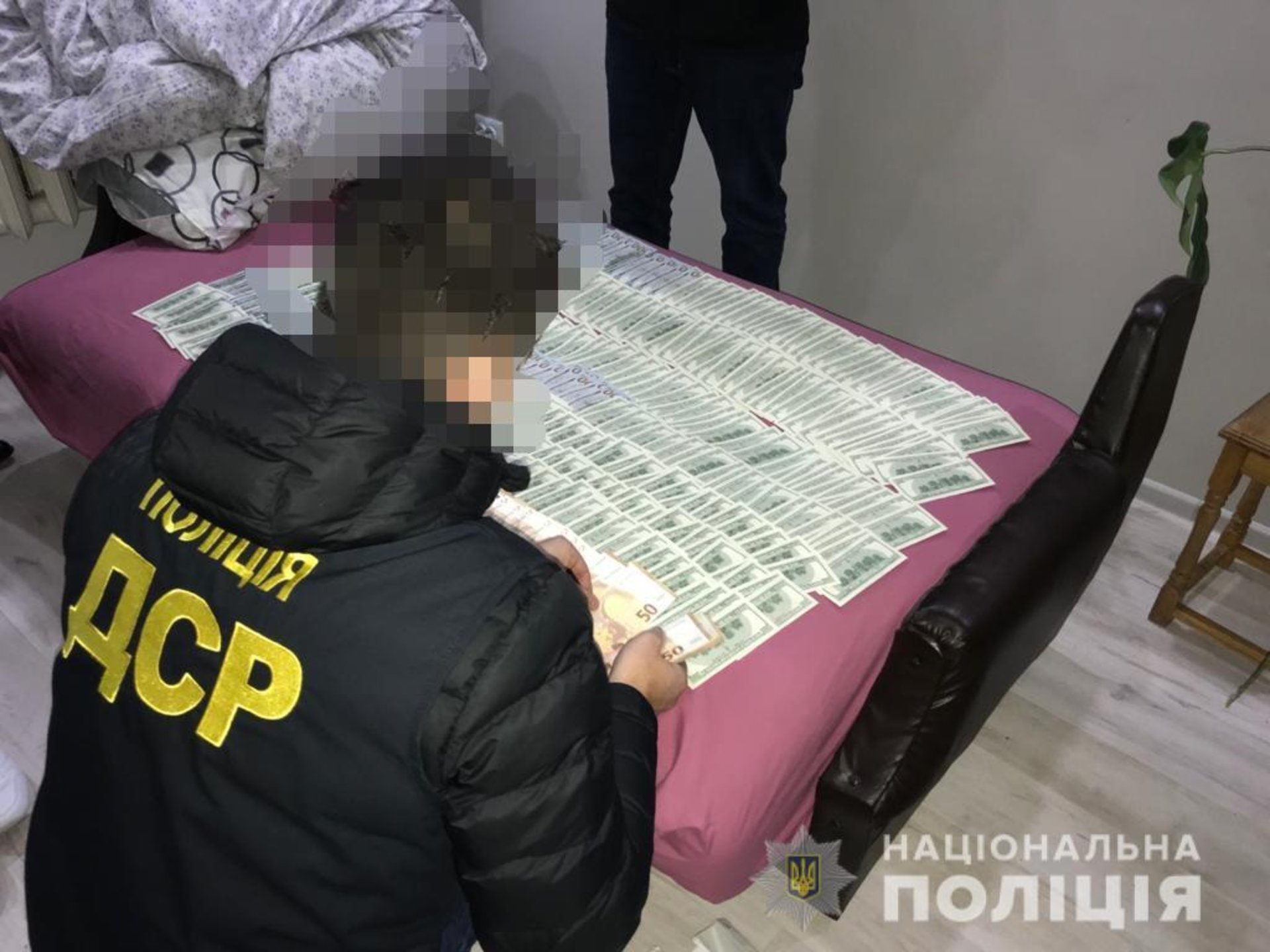 На Львівщині у банди, котра вимагала гроші у заробітчан, вилучили понад 50 тисяч доларів