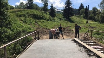 На Львівщині відновленням зруйнованих повінню мостів займаються волонтери (ВІДЕО, ФОТО)