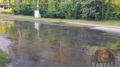 У Львові затопило дорогу (ФОТО)