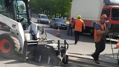 У Львові проводять ремонтні роботи на залізничних переїздах