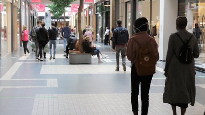 Львів'яни дорвались до торгових центрів (ФОТОРЕПОРТАЖ)