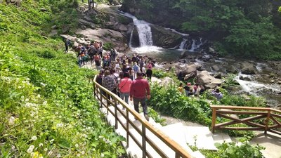 Водоспад, де загинув львівський школяр, частково обгородять сіткою (ВІДЕО)