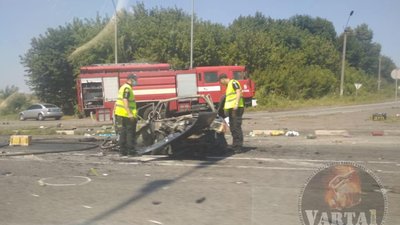 Біля Дубно зіткнулись три автівки, одна загорілась: шестеро травмованих (ФОТО)