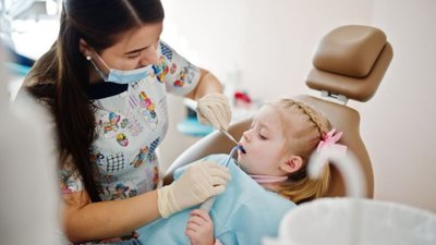 Наскільки безпечне для дітей лікування зубів під наркозом