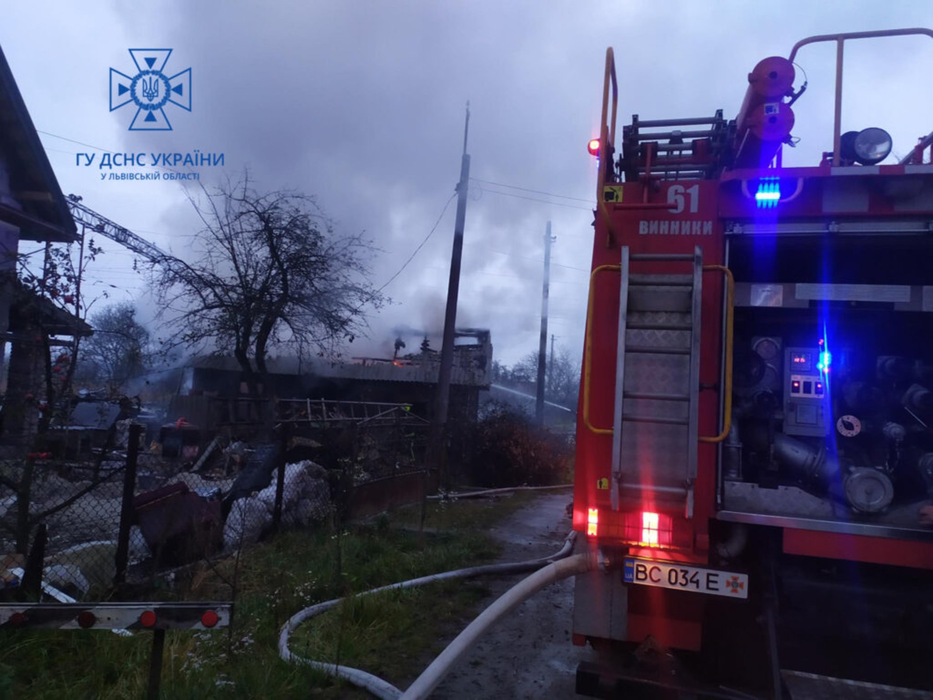 На Львівщині з пожежі врятували кролів та свиней