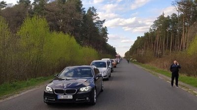 На Львівщині через ремонт дороги виникли тягнучки (ФОТО)