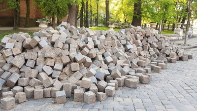 У Дрогобичі руйнують історичний центр: замість австрійської бруківки буде цементна плитка (ФОТО)