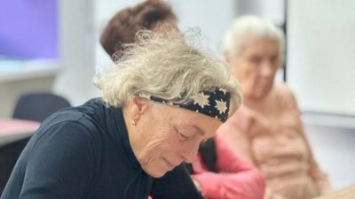У Франківську запустили клуб знайомств та взаємопідтримки для переселенців літнього віку