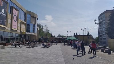 Як у Рівному вишикувалась черга до McDonald's (ФОТО)