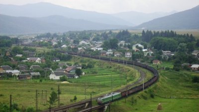 На Львівщині під залізничним мостом виявили артилерійський снаряд