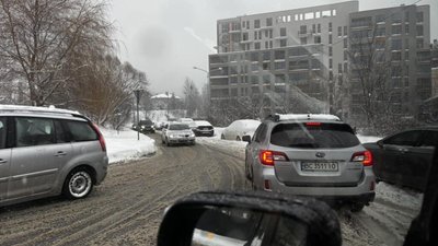 У Львові водії паркуються на перехресті