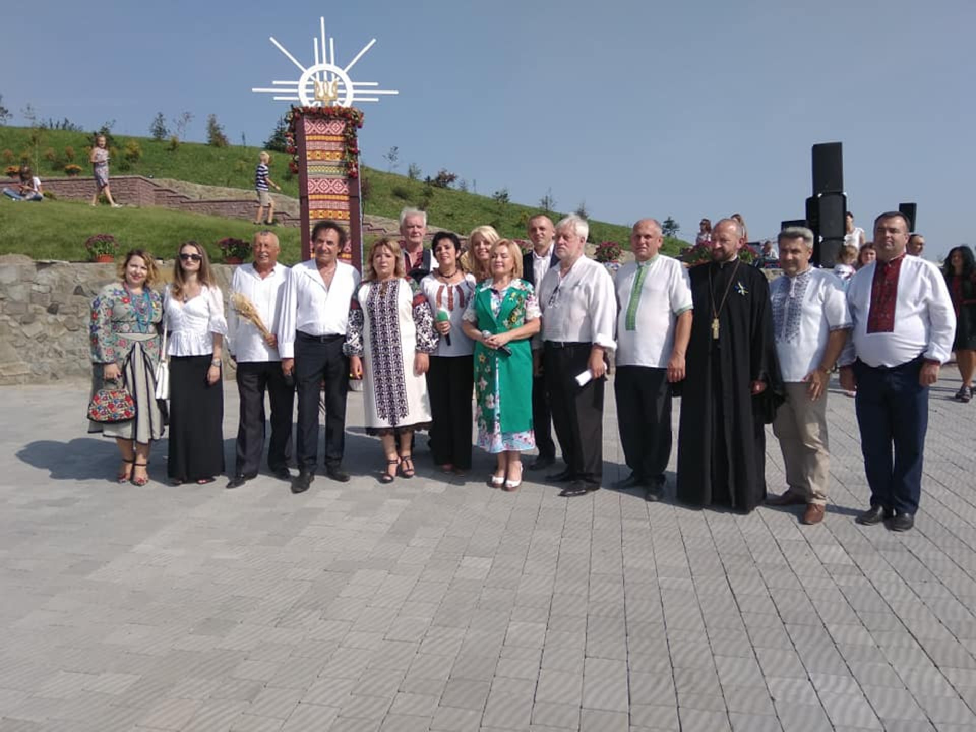 Найдовший яворівський пиріг - на Львівщині встановили рекорд України. Фото - прес-служба ЛОДА