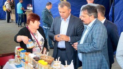 У центрі міста стартував Львівський фестиваль винограду та вина (ФОТОРЕПОРТАЖ)