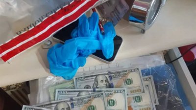 На Львівщині медсестра любила долари