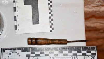 На Львівщині 37-річний чоловік шилом вбив жінку