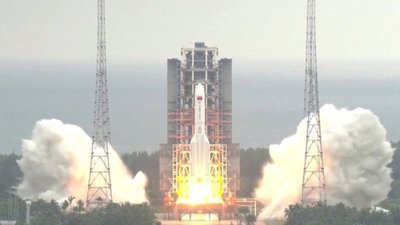 Неконтрольована китайська ракета падає на Землю