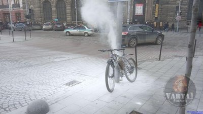 У центрі Львова вибухнув велосипед із доставкою (ФОТО, ВІДЕО)