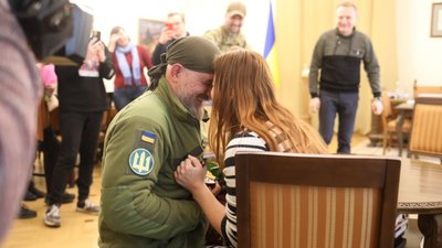 У Львові одружилися військовий та волонтерка (ФОТО, ВІДЕО)