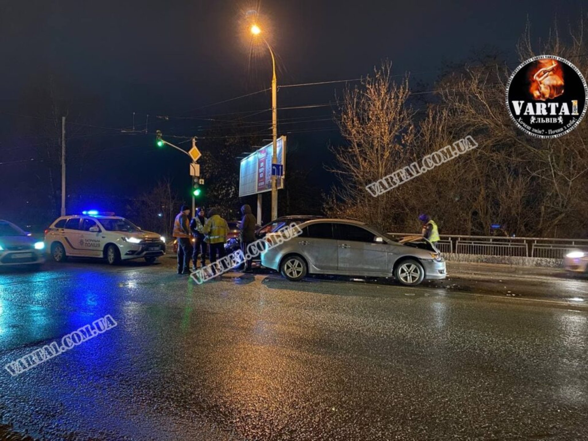 У Львові в потрійну ДТП потрапив пасажирський автобус