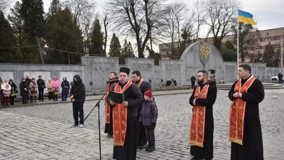 Юрій Холод помолився за загиблих захисників (ФОТО)