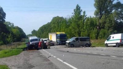 На трасі «Львів - Тернопіль» не розминулись автомобілі (ФОТО)