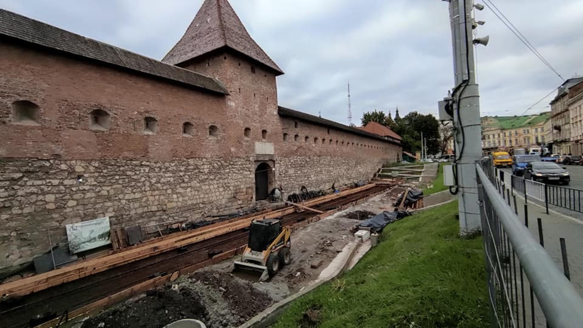 У Львові на площі Митній облаштовують громадський простір, фото Зручне місто