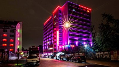 Китайська мафія викупила найбільший бордель Європи