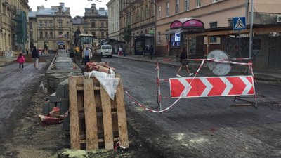 У центрі Львова із 4-го поверху впав чоловік