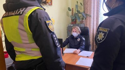 Жінці, яка на відео била поліцейських у Яворові загрожує 5 років тюрми (ФОТО, ВІДЕО)