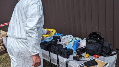 На Львівщині шукають зловмисника, який обстріляв автомобіль