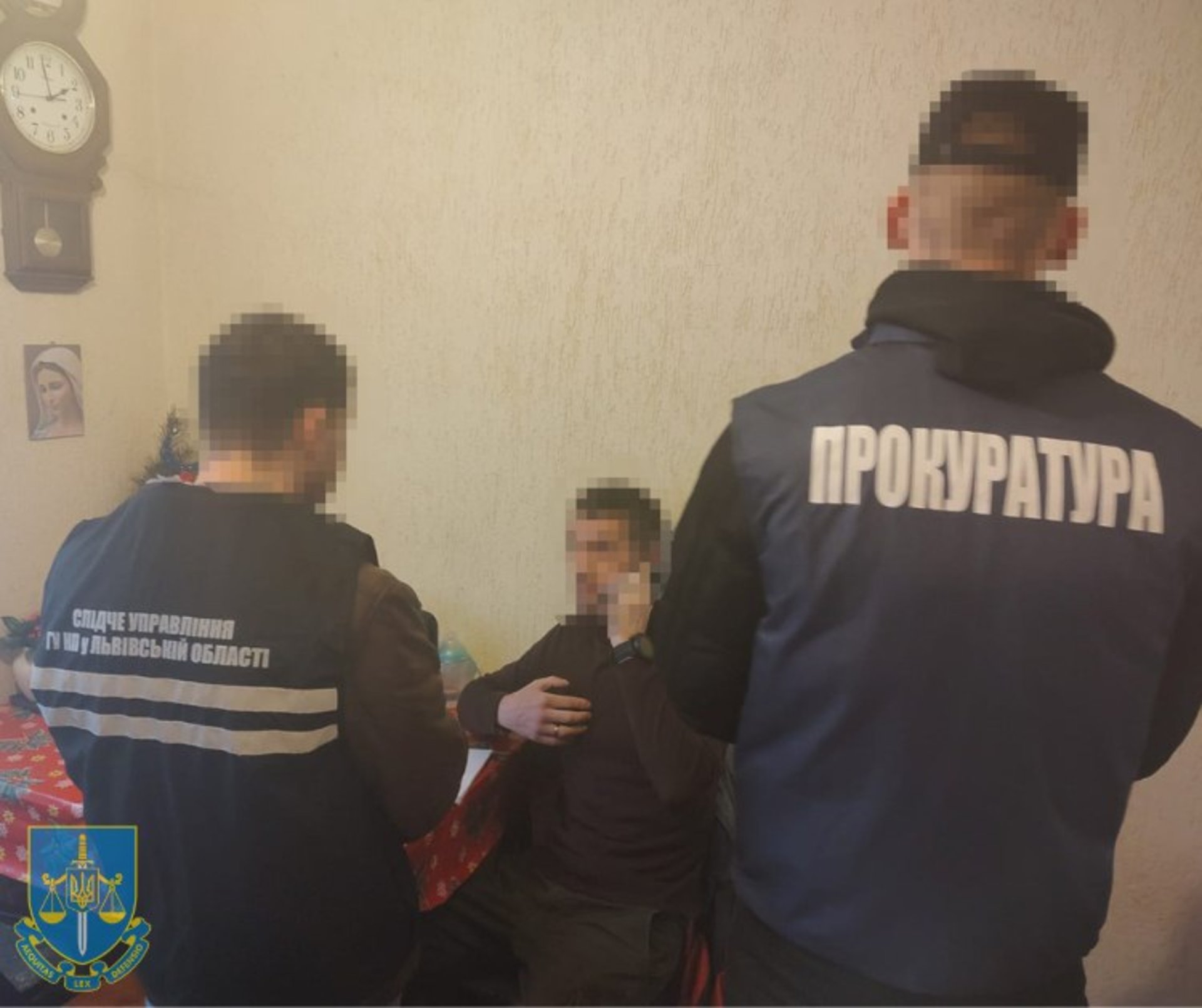 На Львівщині троє осіб вимагали 7 000 доларів США неіснуючого боргу