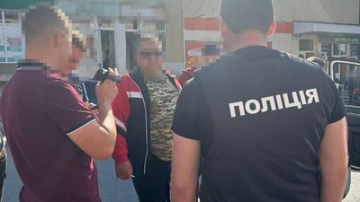 На Львівщині на хабарі у 2000 доларів США затримано службовця районного військкомату