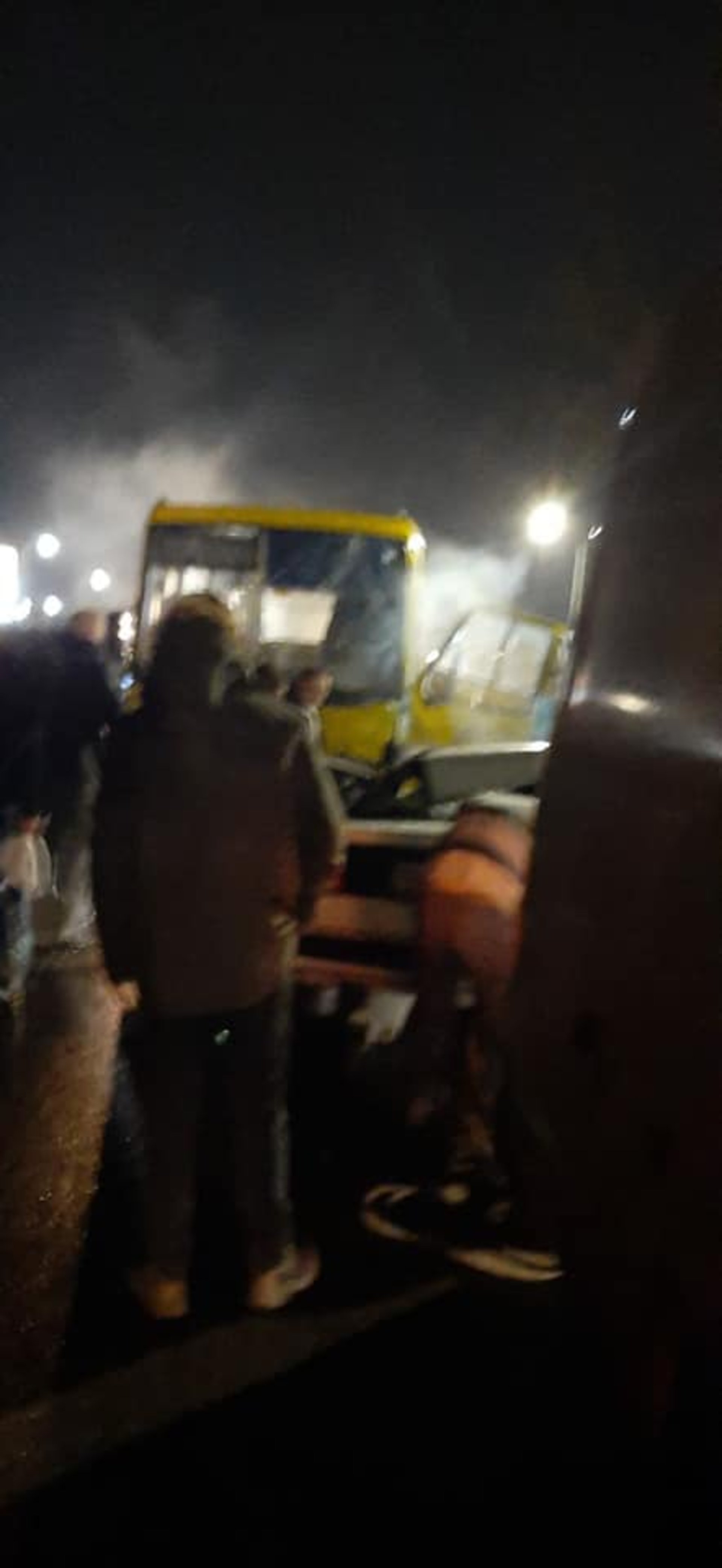 Біля Львова сталась жахлива аварія за участі маршрутки, водій легковика загинув, фото Варта-1