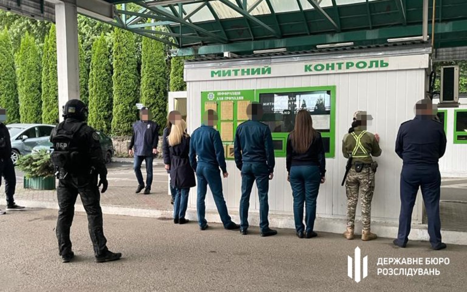 ДБР викрило галицьких митників на хабарництві