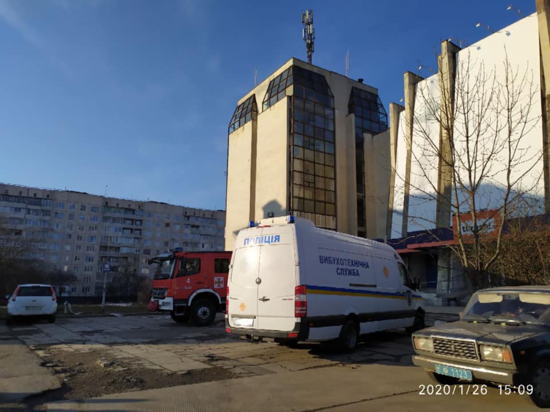 У Львові замінували новий ЦУМ. Фото Варта-1