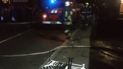 На Львівщині новорічна гірлянда спричинила пожежу в багатоповерхівці, є постраждалі (ФОТО)