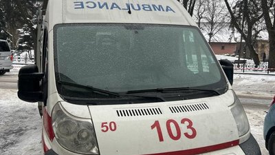 Львівщина передала для військових укомплектовану "швидку" (ФОТО)