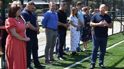 У Новояворівську відкрили футбольний майданчик (ФОТО)