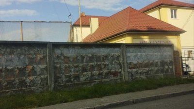 У Львові на паркані досі не замалювали напис ссср (ФОТО)