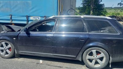 На Львівщині автомобіль влетів у причіп вантажівки (ФОТО)