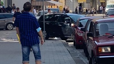 У Львові на Пекарській з автомобіля витікає газ (ВІДЕО)