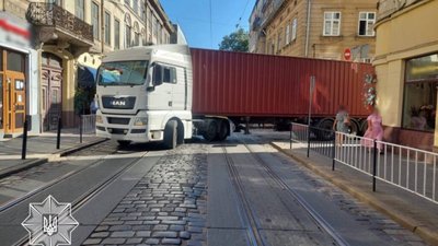 У центрі Львова заблокований рух транспорту (ФОТО)