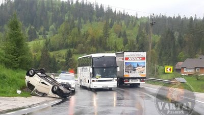 На Львівщині перекинувся автомобіль (ФОТО)