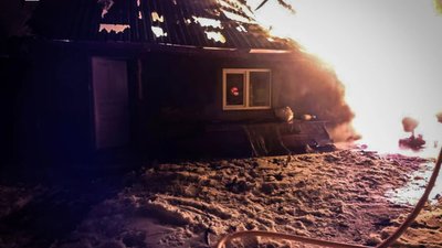 На Львівщині горіла господарська будівля